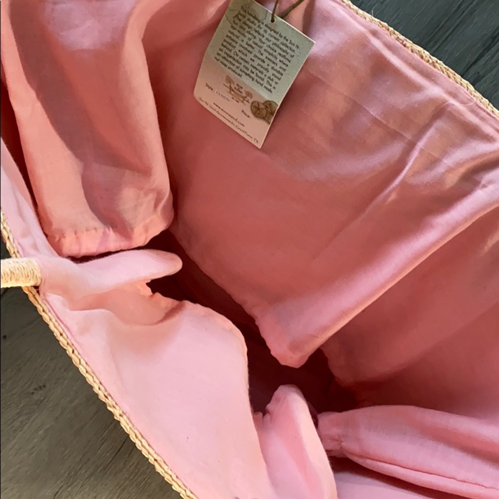 🎉HP🎉 Super cute pink beach bag - Picture 3 of 4
